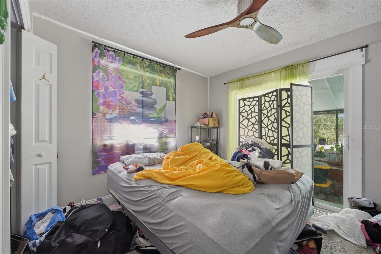 01137 HILLCREST UNIT 04 - Residential