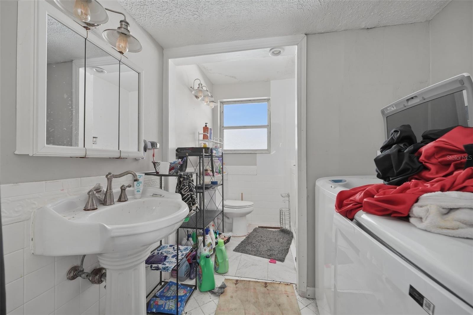 01137 HILLCREST UNIT 04 - Residential