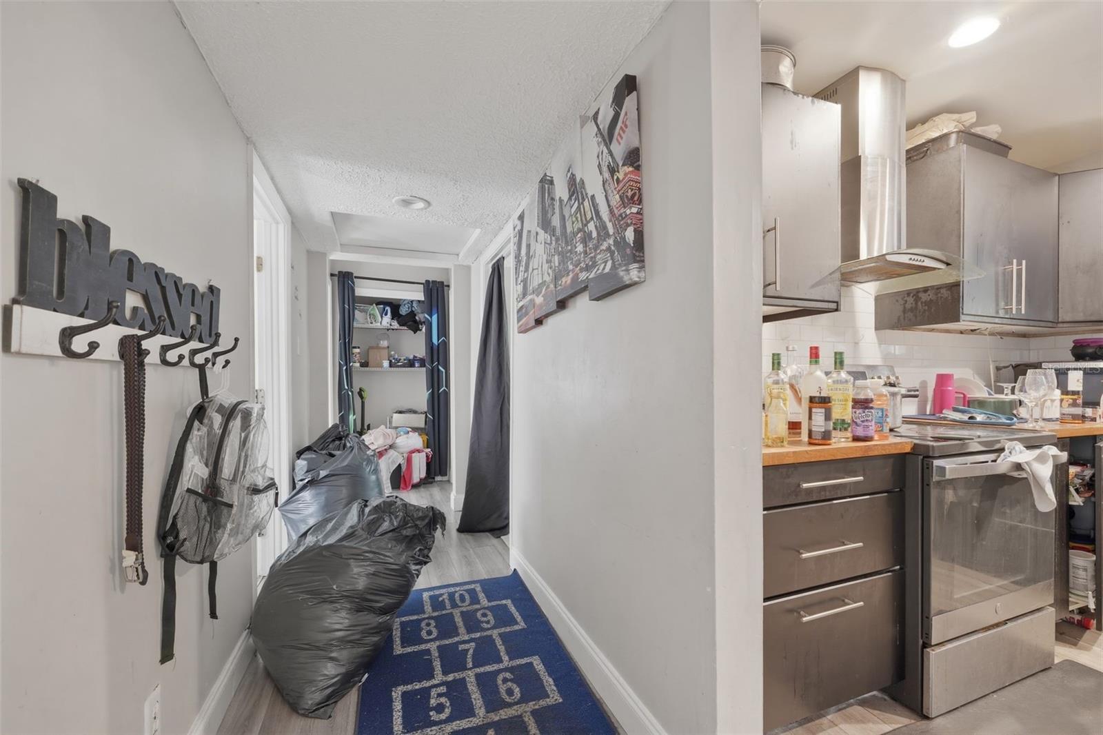 01137 HILLCREST UNIT 04 - Residential