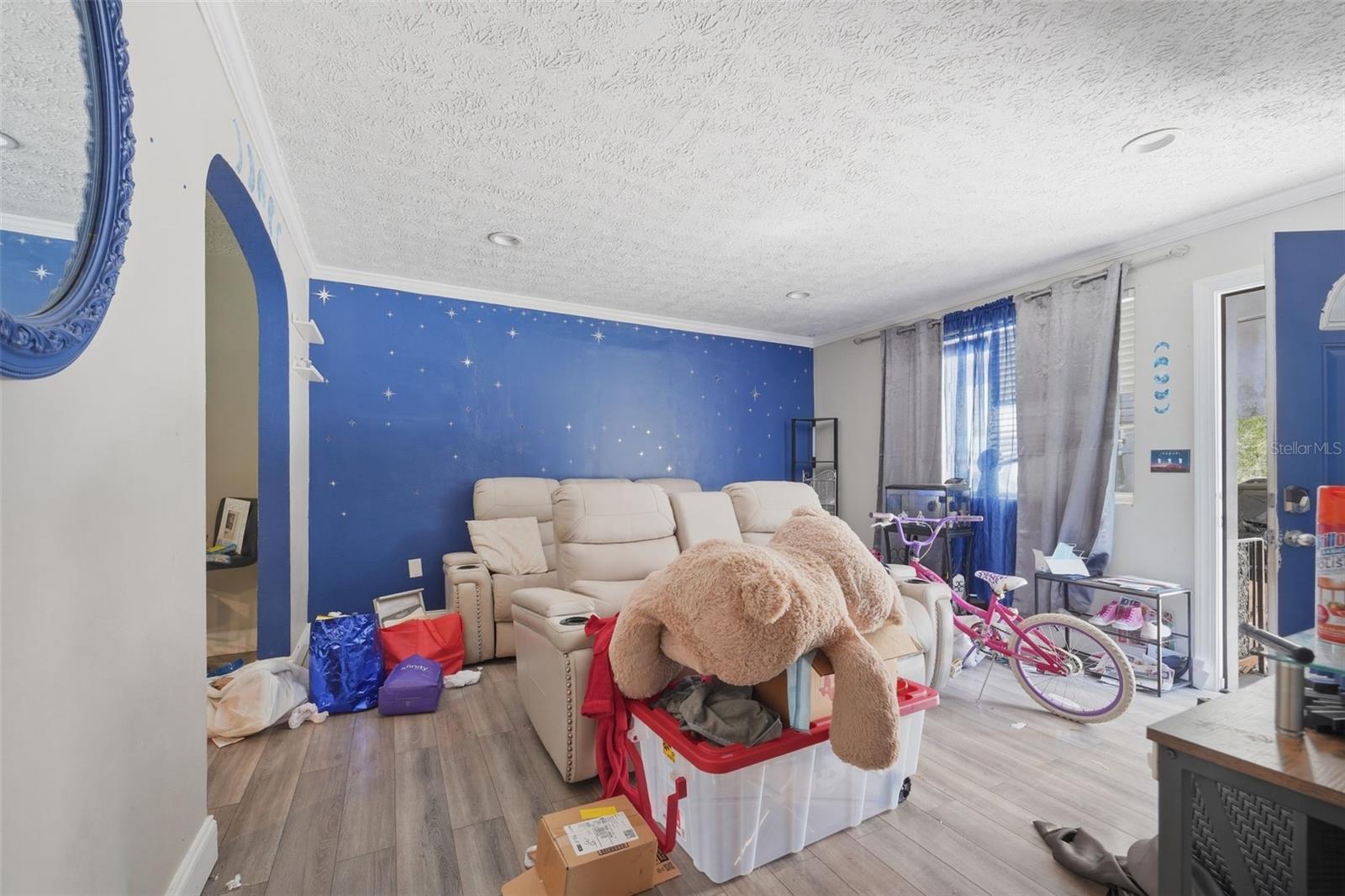 01137 HILLCREST UNIT 04 - Residential