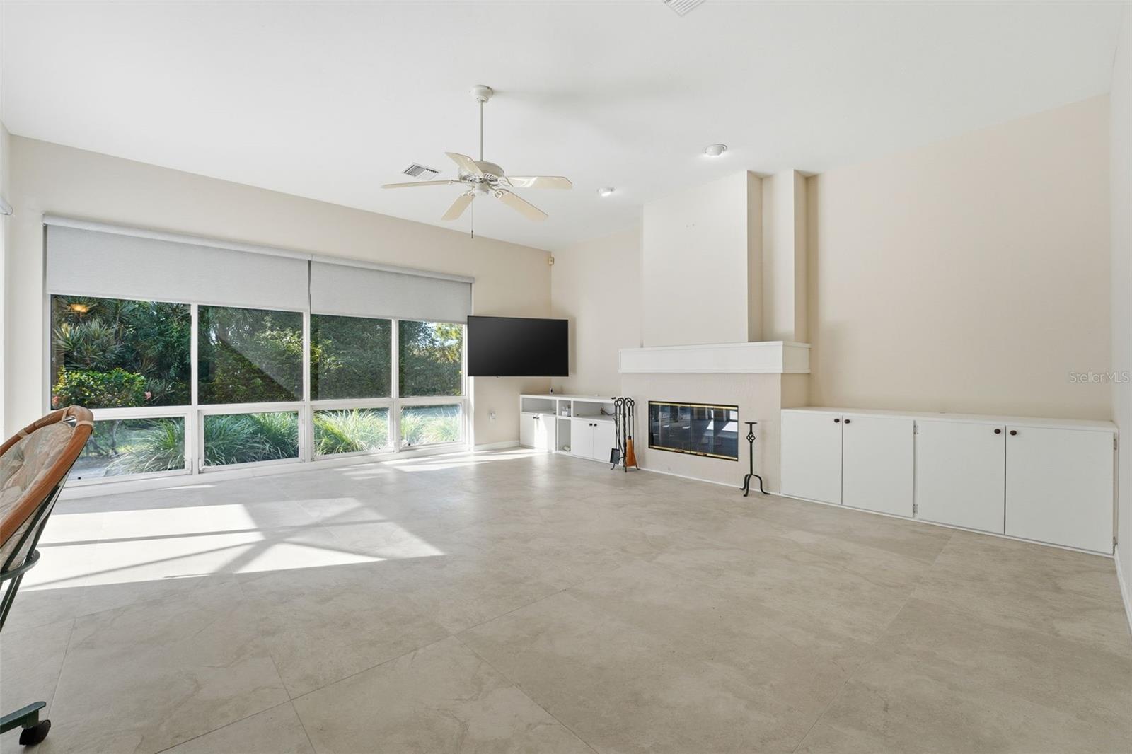 CALUSA LAKES - Residential