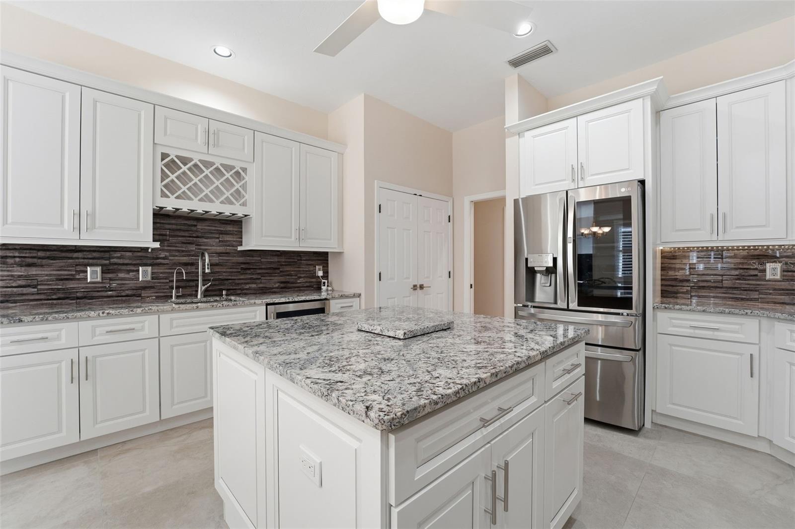 CALUSA LAKES - Residential