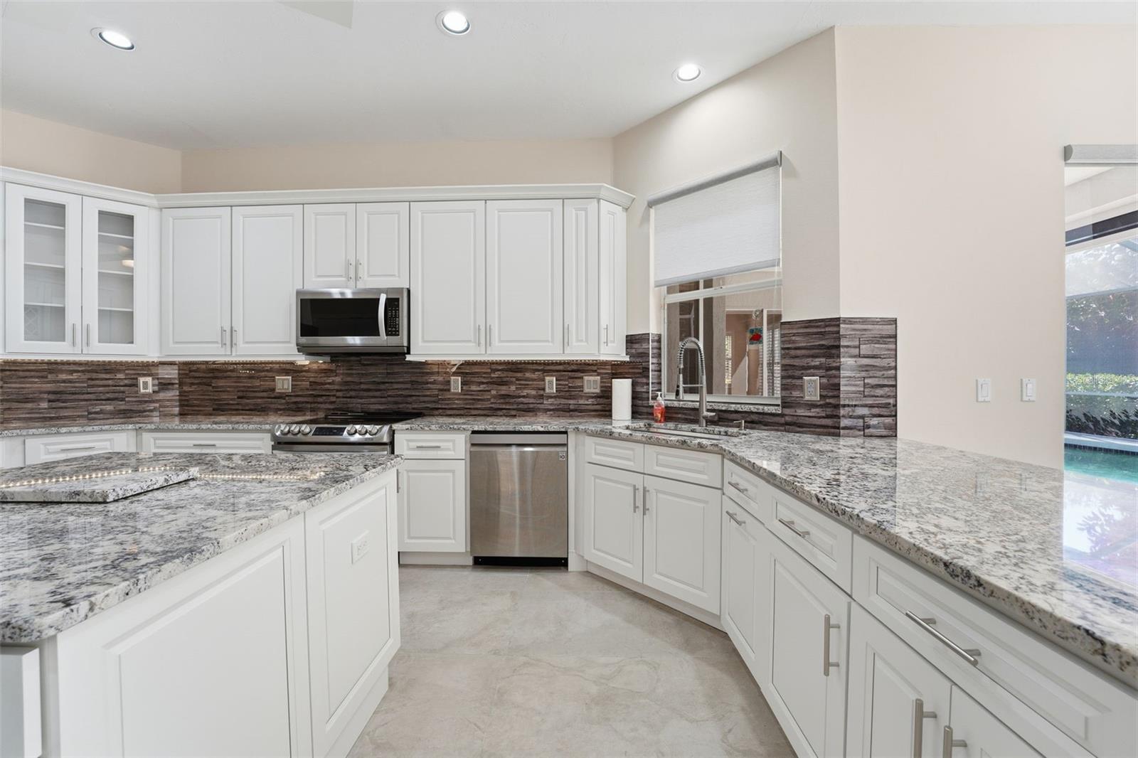 CALUSA LAKES - Residential