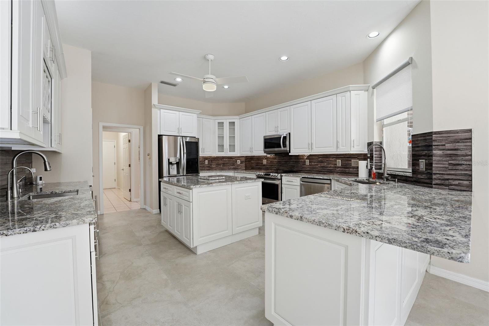 CALUSA LAKES - Residential