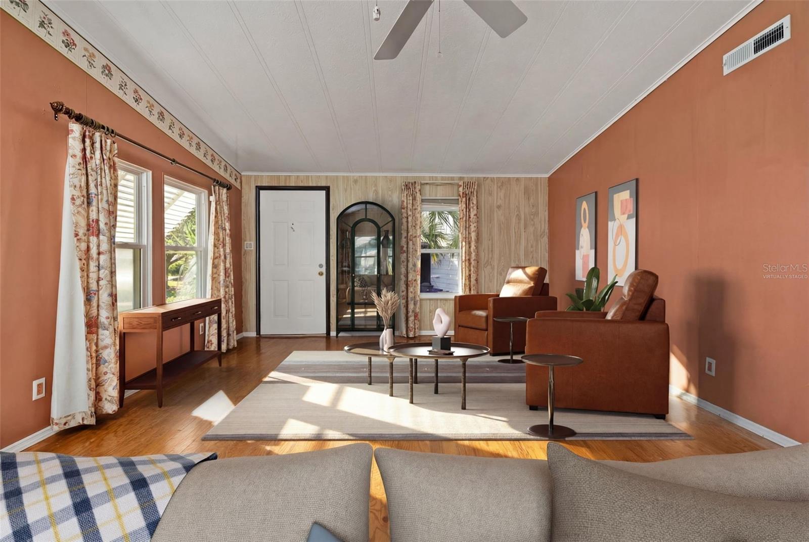 ZELLWOOD STATION - Residential