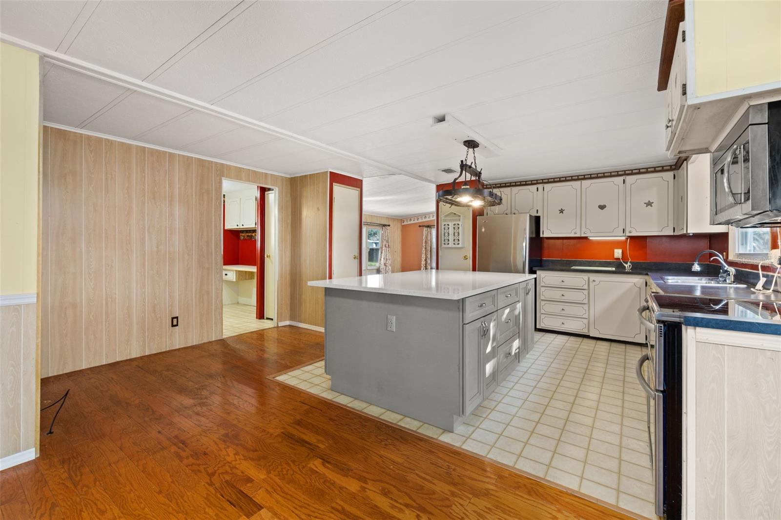 ZELLWOOD STATION - Residential