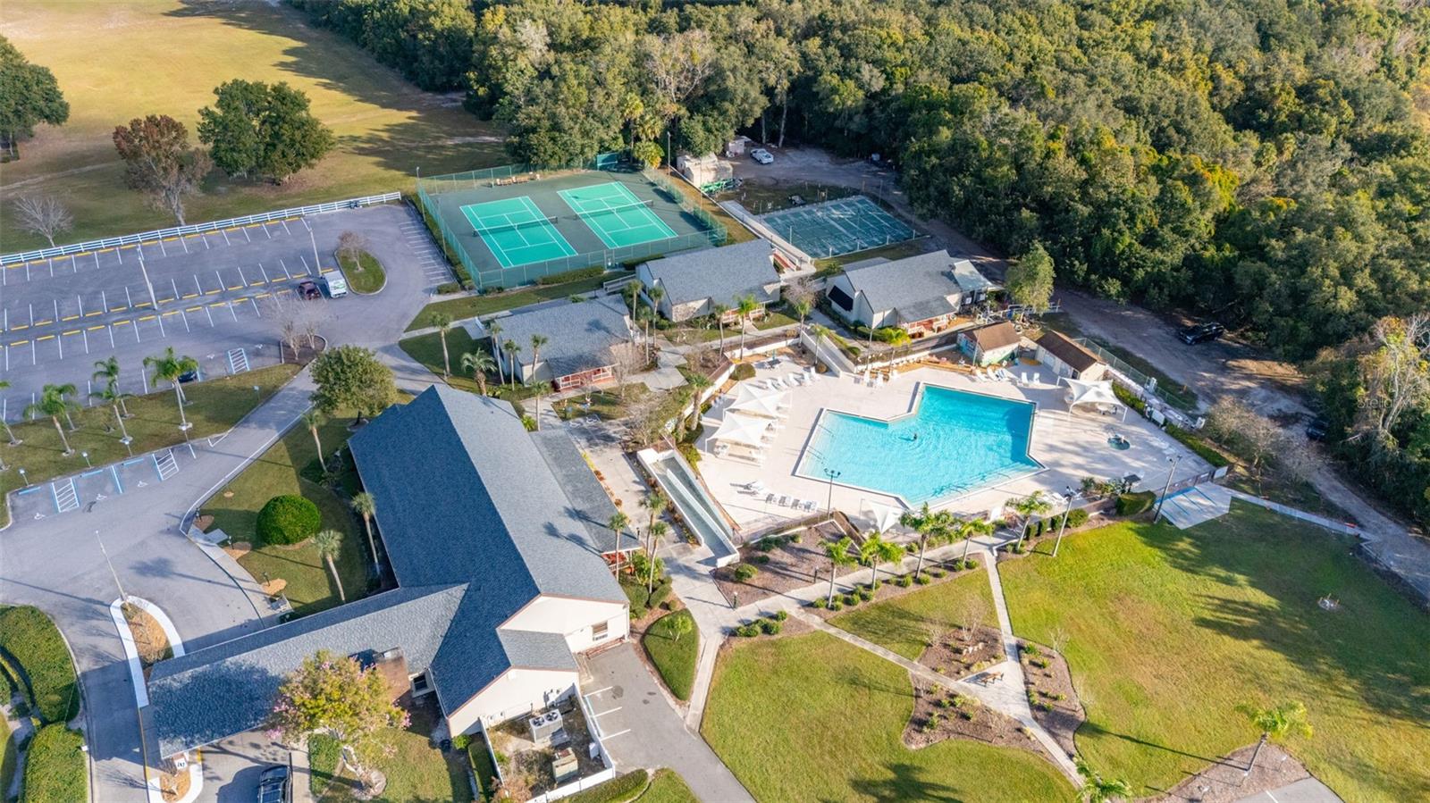 ZELLWOOD STATION - Residential