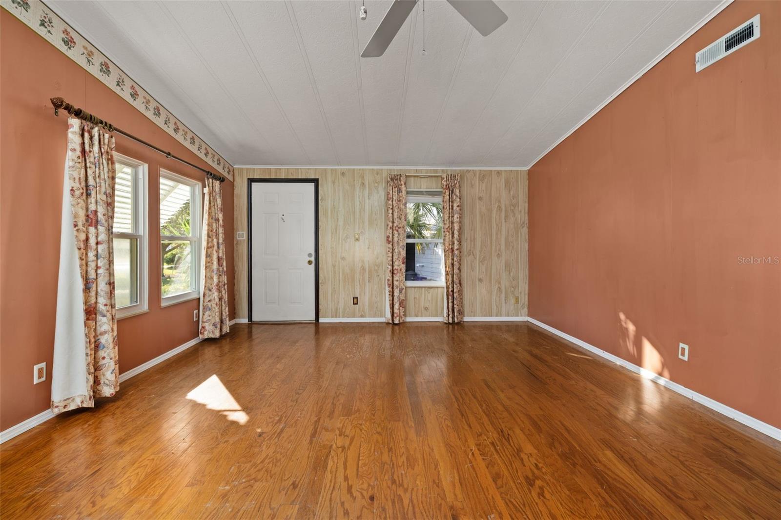 ZELLWOOD STATION - Residential