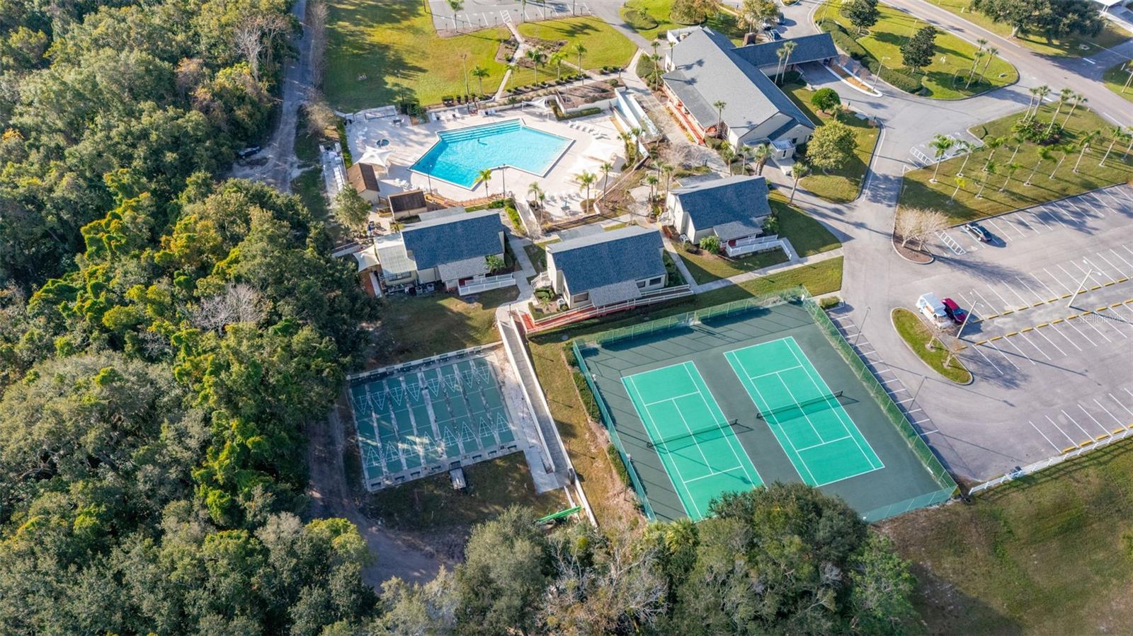 ZELLWOOD STATION - Residential