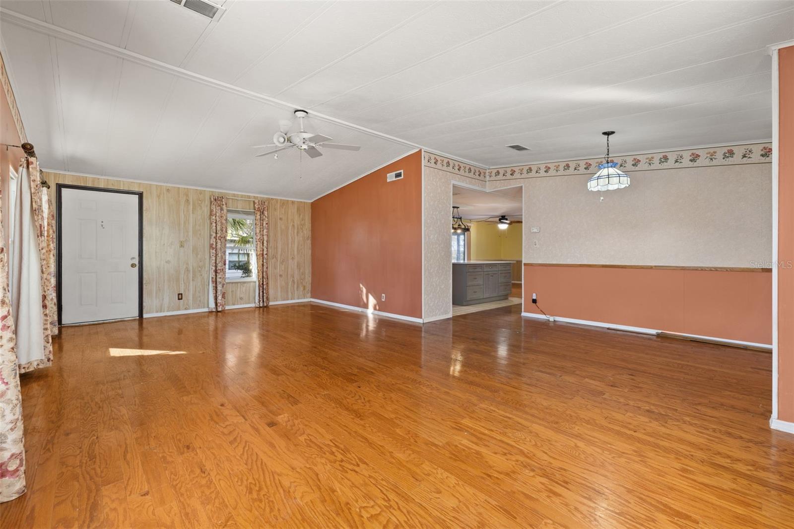 ZELLWOOD STATION - Residential