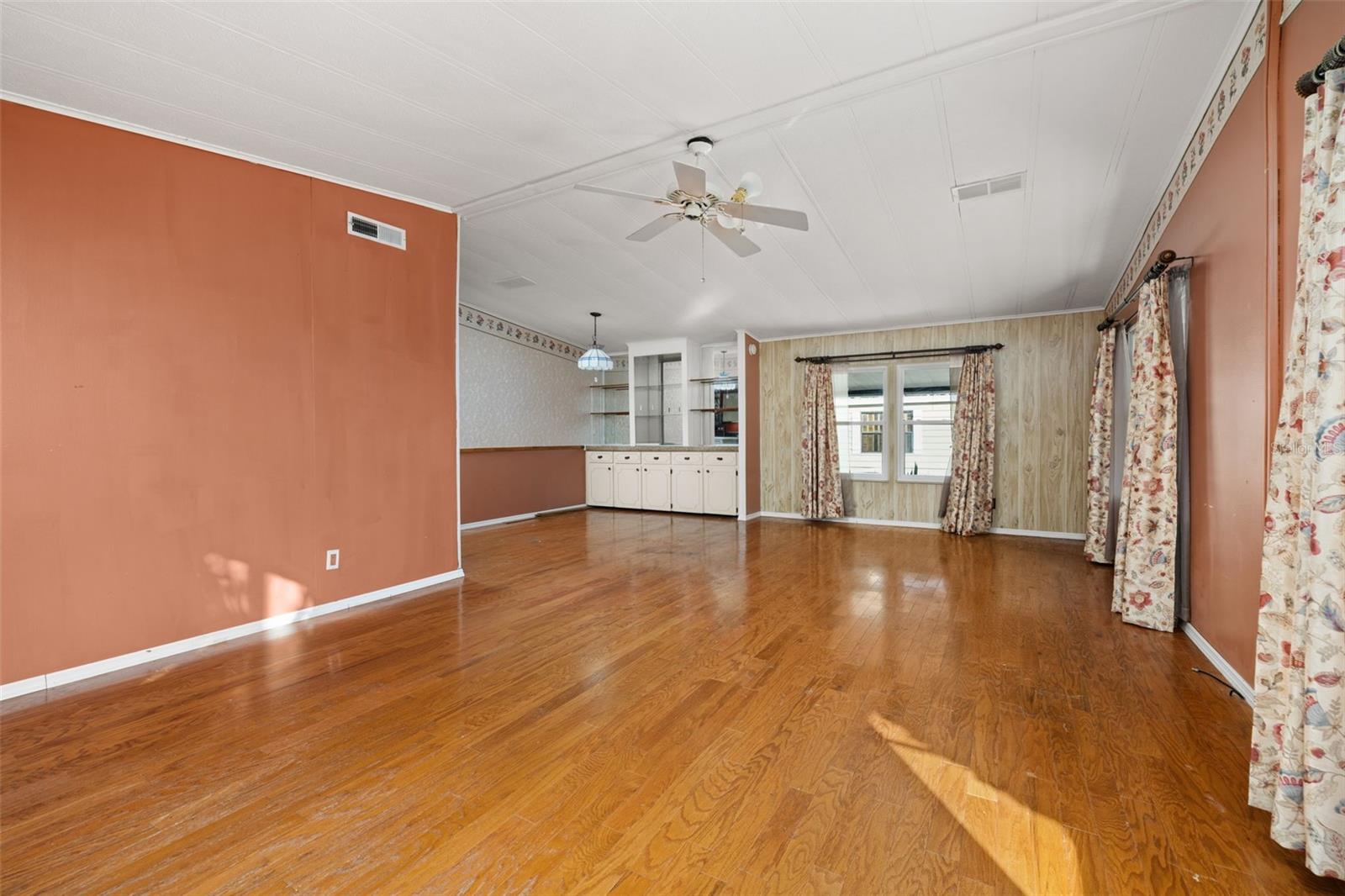 ZELLWOOD STATION - Residential