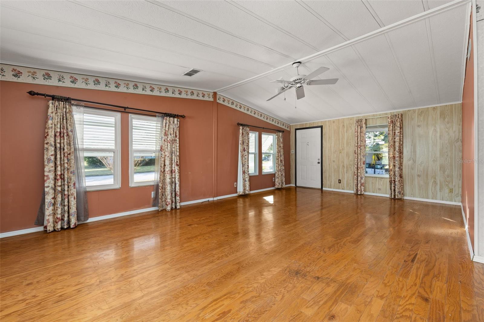 ZELLWOOD STATION - Residential