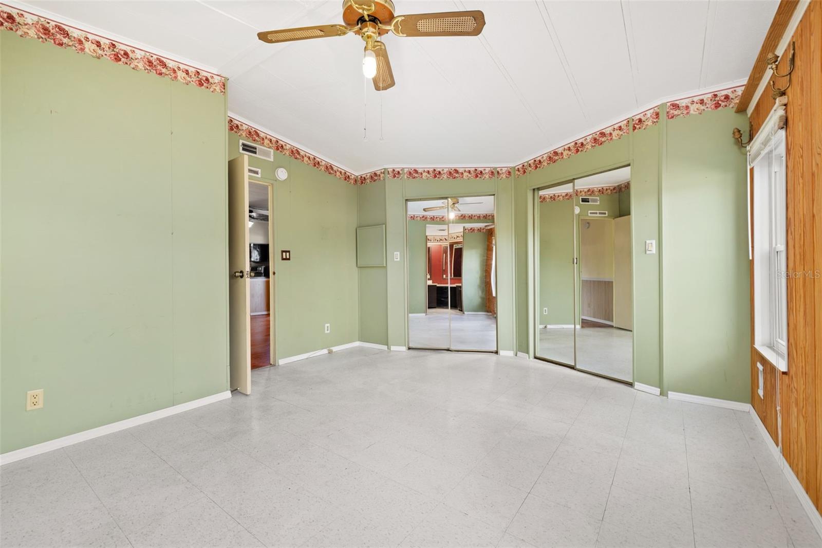 ZELLWOOD STATION - Residential