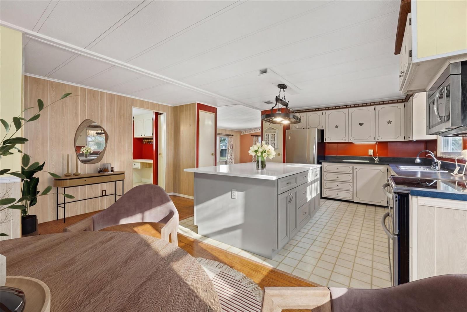 ZELLWOOD STATION - Residential