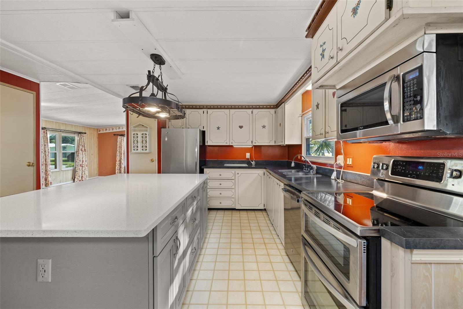 ZELLWOOD STATION - Residential