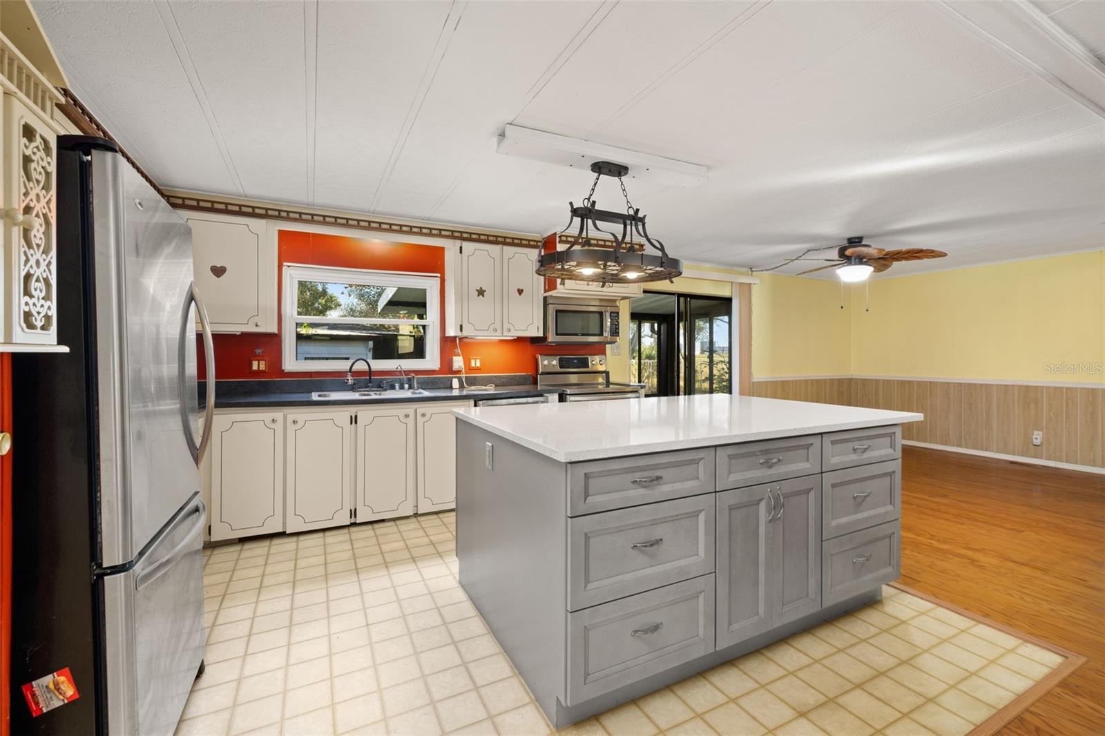 ZELLWOOD STATION - Residential