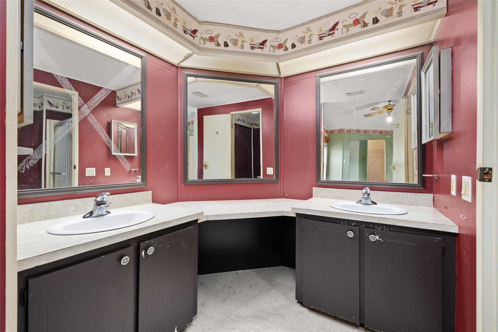 ZELLWOOD STATION - Residential