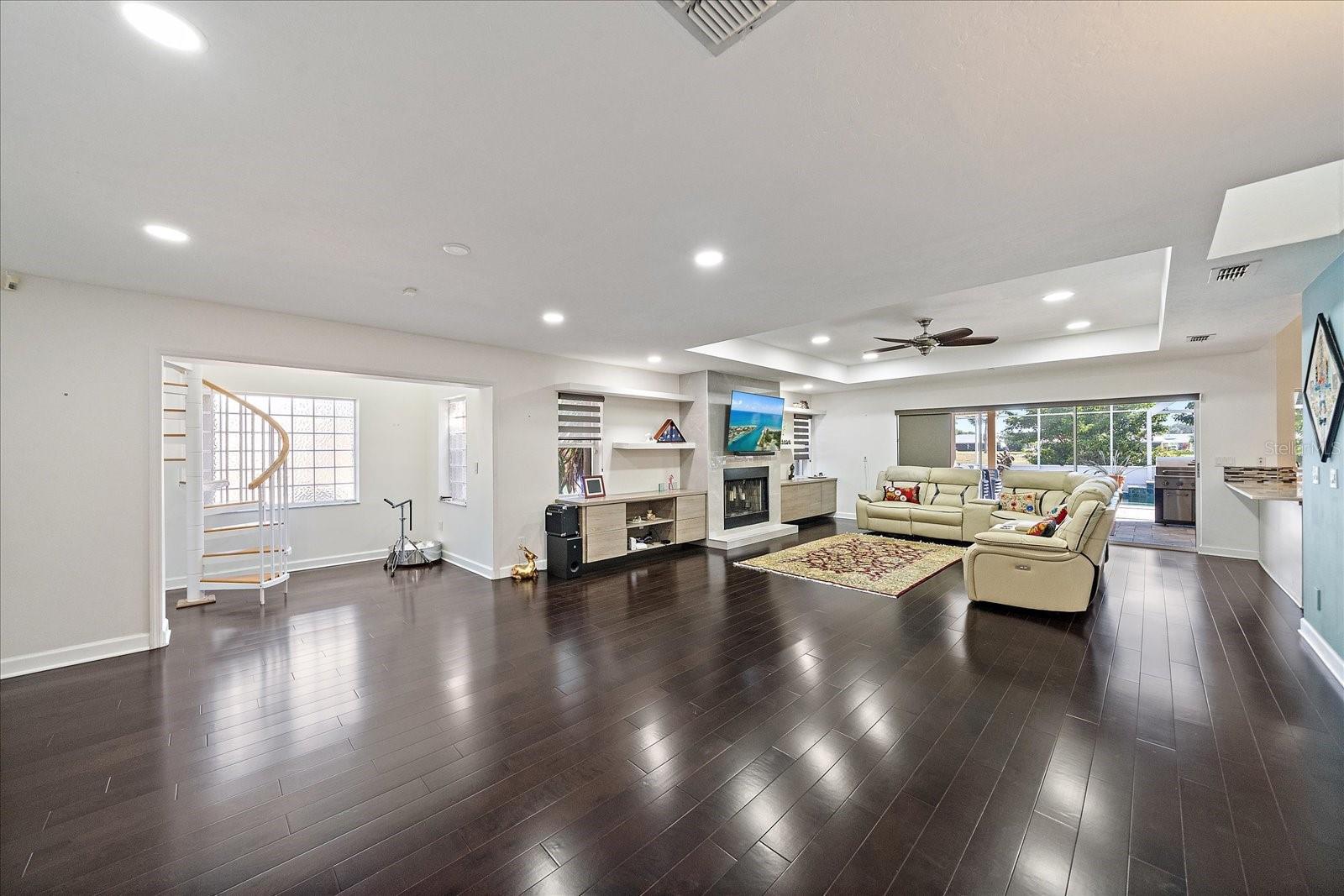 SUN N LAKE - Residential