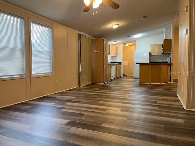 SUNSHINE PARK - Residential Lease