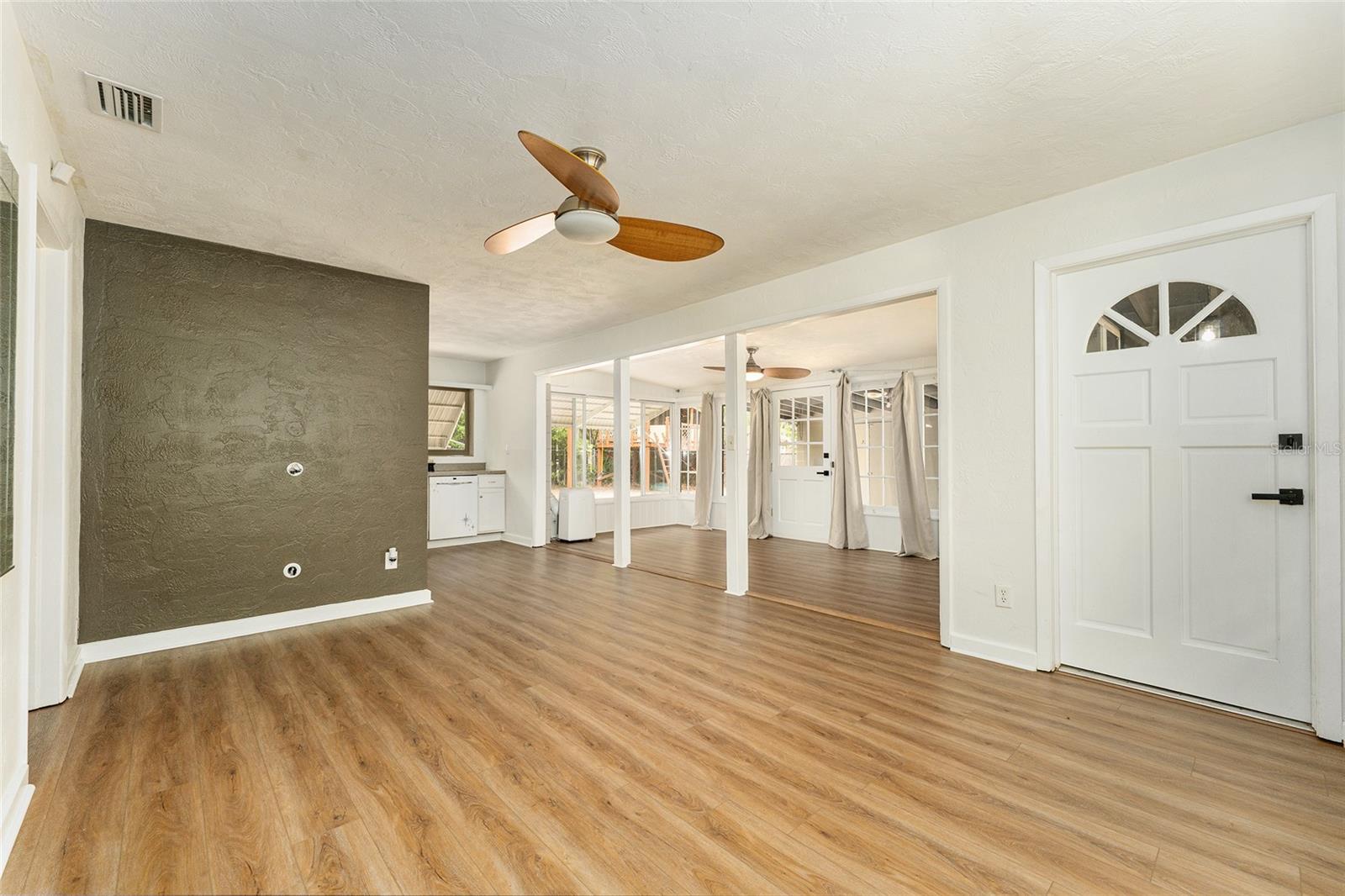 MICHIGAN HEIGHTS - Residential