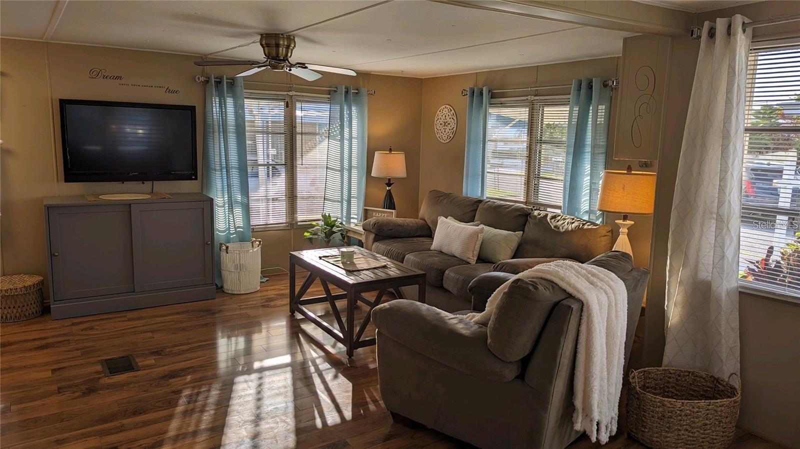 DE SOTO COMMUNITY UNIT ONE - Residential