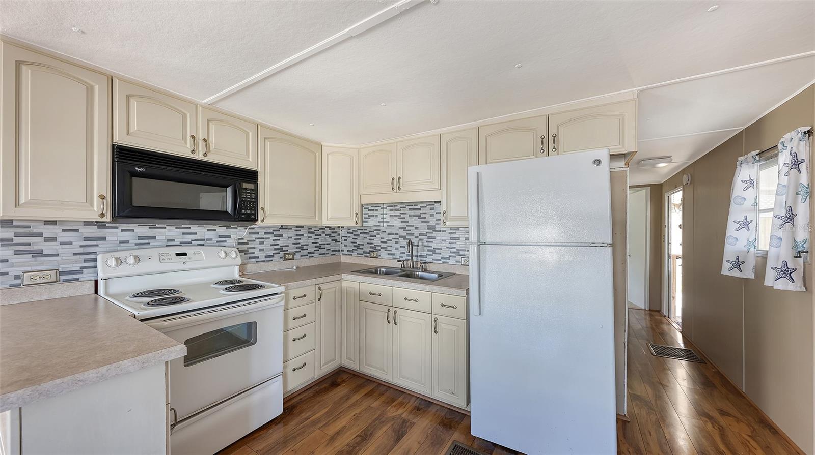 DE SOTO COMMUNITY UNIT ONE - Residential