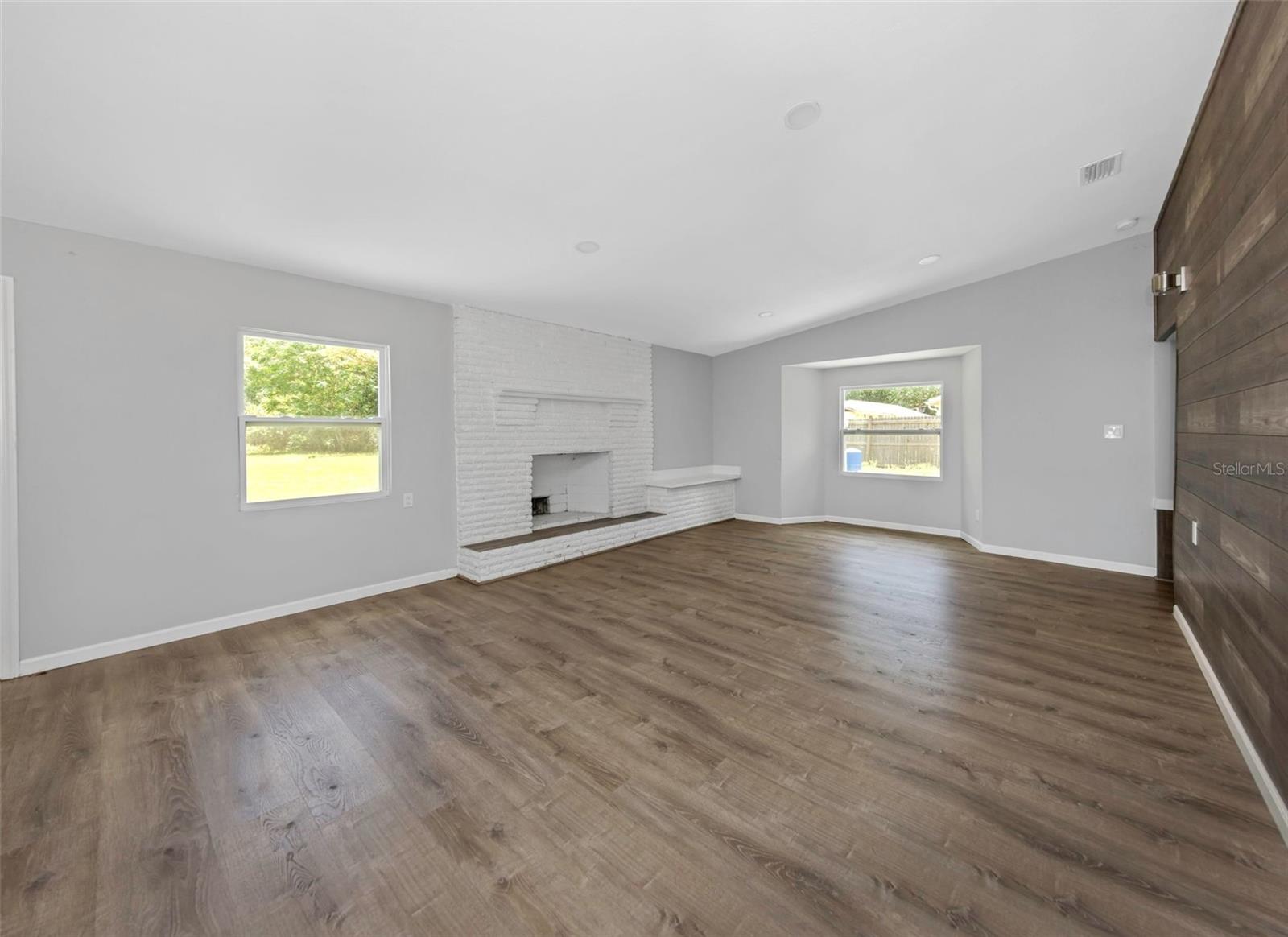 MOON LAKE ESTATES - Residential