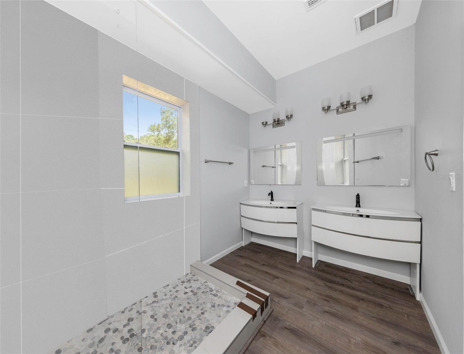 MOON LAKE ESTATES - Residential