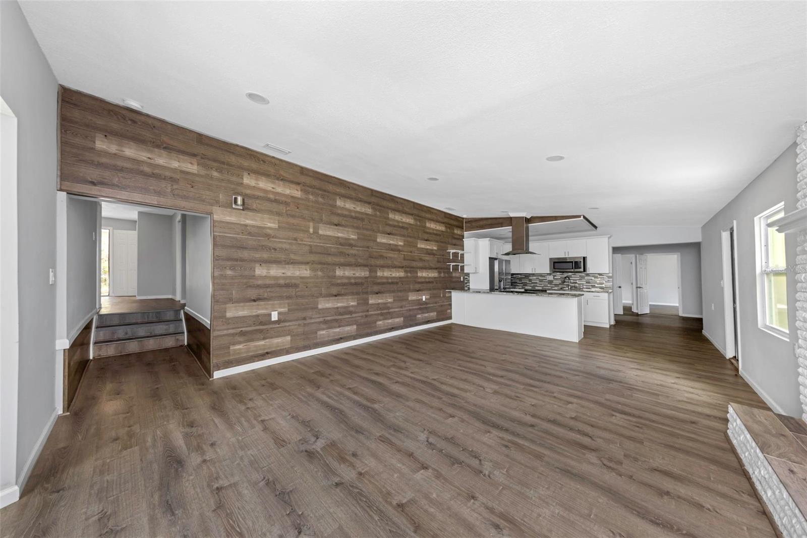 MOON LAKE ESTATES - Residential