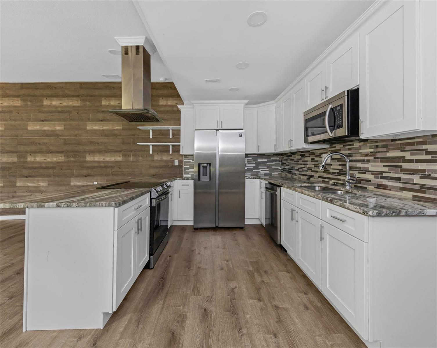 MOON LAKE ESTATES - Residential