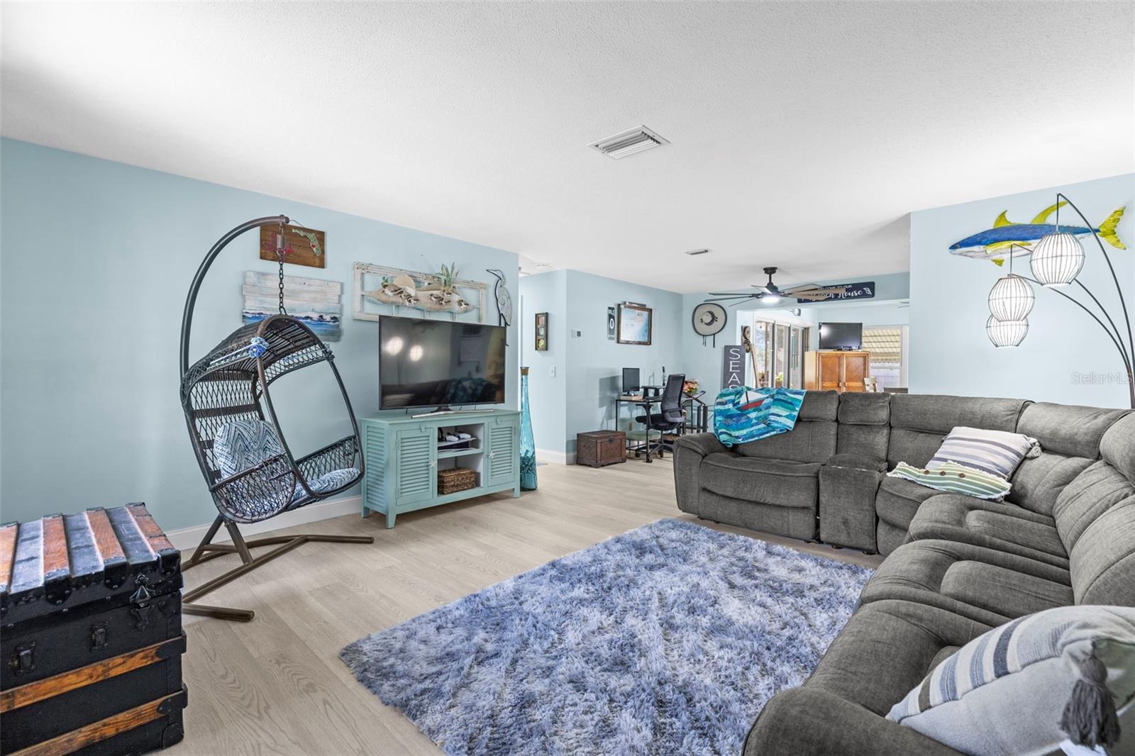1809 ELMWOOD DRIVE
