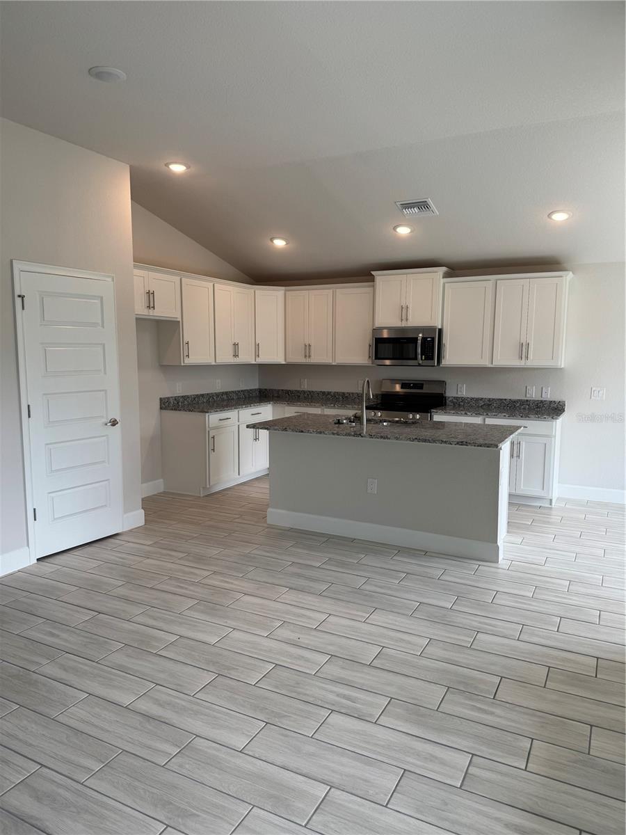 2628 AVERLAND LOOP