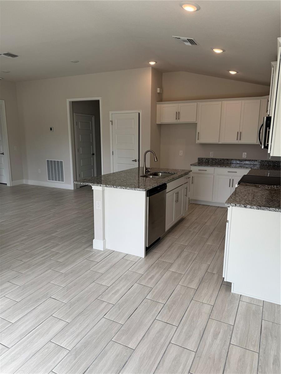 2628 AVERLAND LOOP