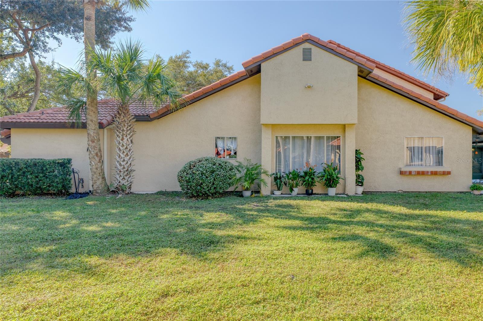 PORT MALABAR COUNTRY CLUB UNIT 5 1ST REPLAT - Residential