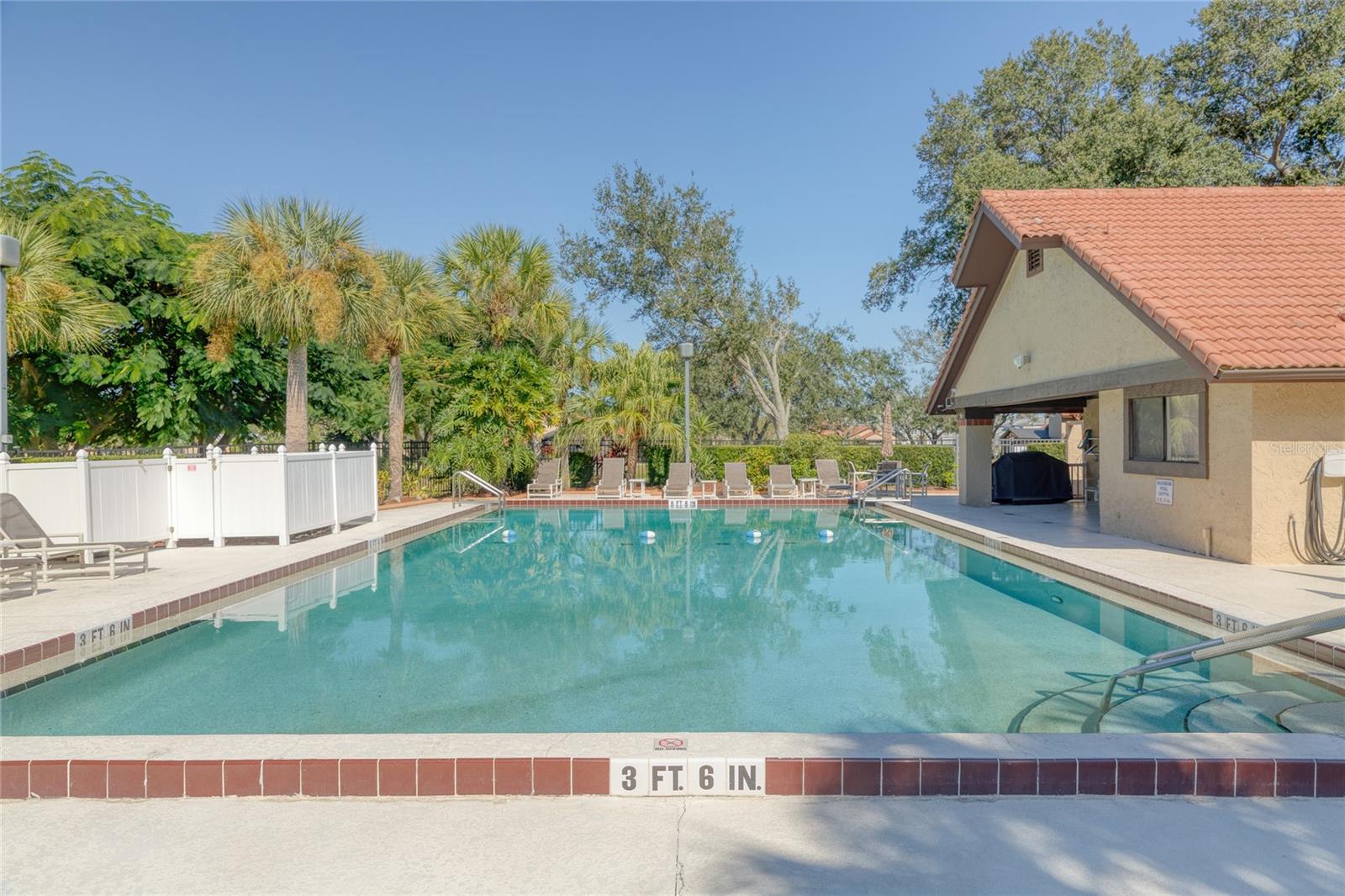 PORT MALABAR COUNTRY CLUB UNIT 5 1ST REPLAT - Residential