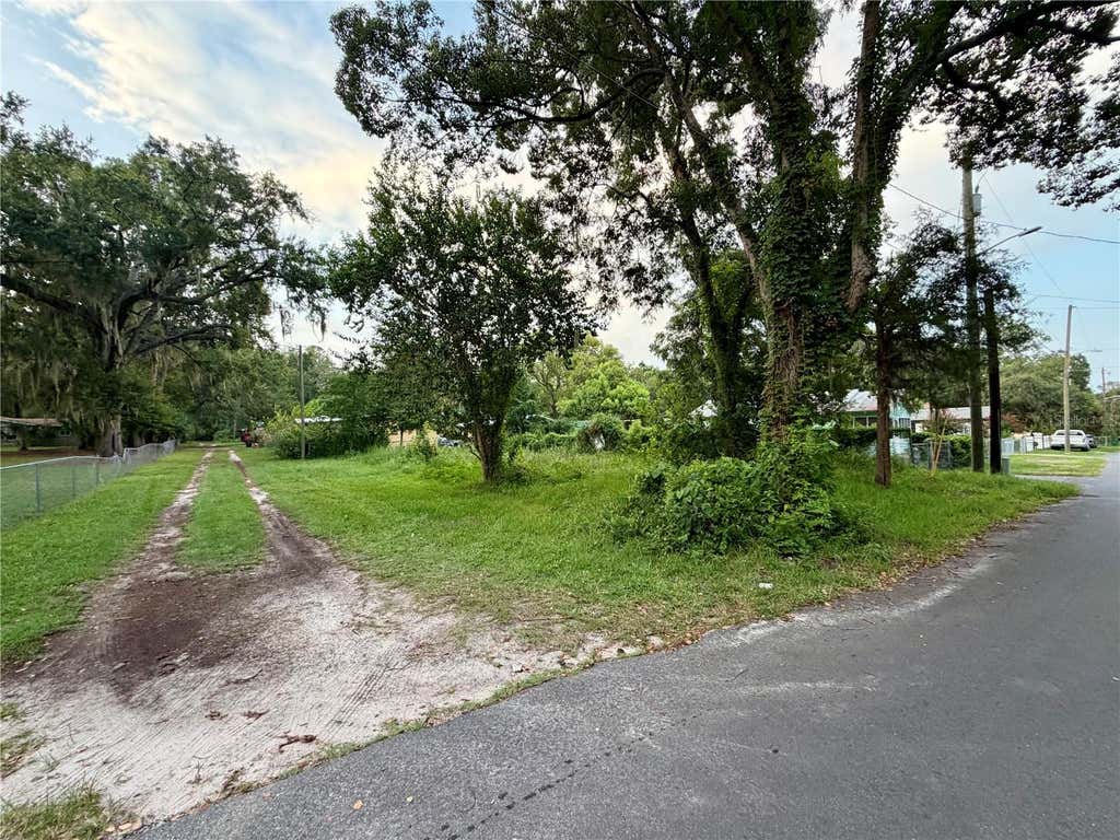 Photo of Xx NE 5th Avenue, Gainesville, FL 32641 (MLS # GC542271)