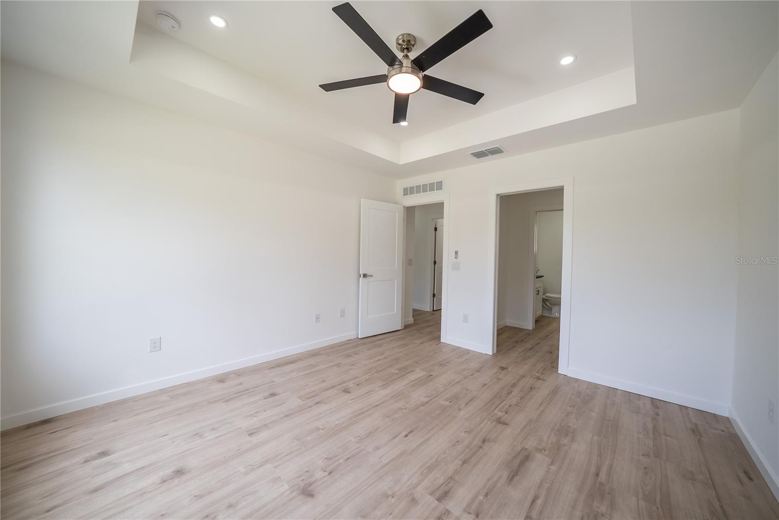 OAK VILLA REP - Residential