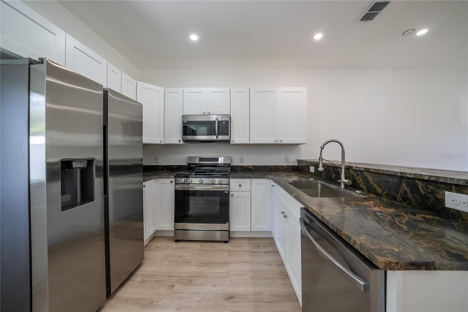 OAK VILLA REP - Residential