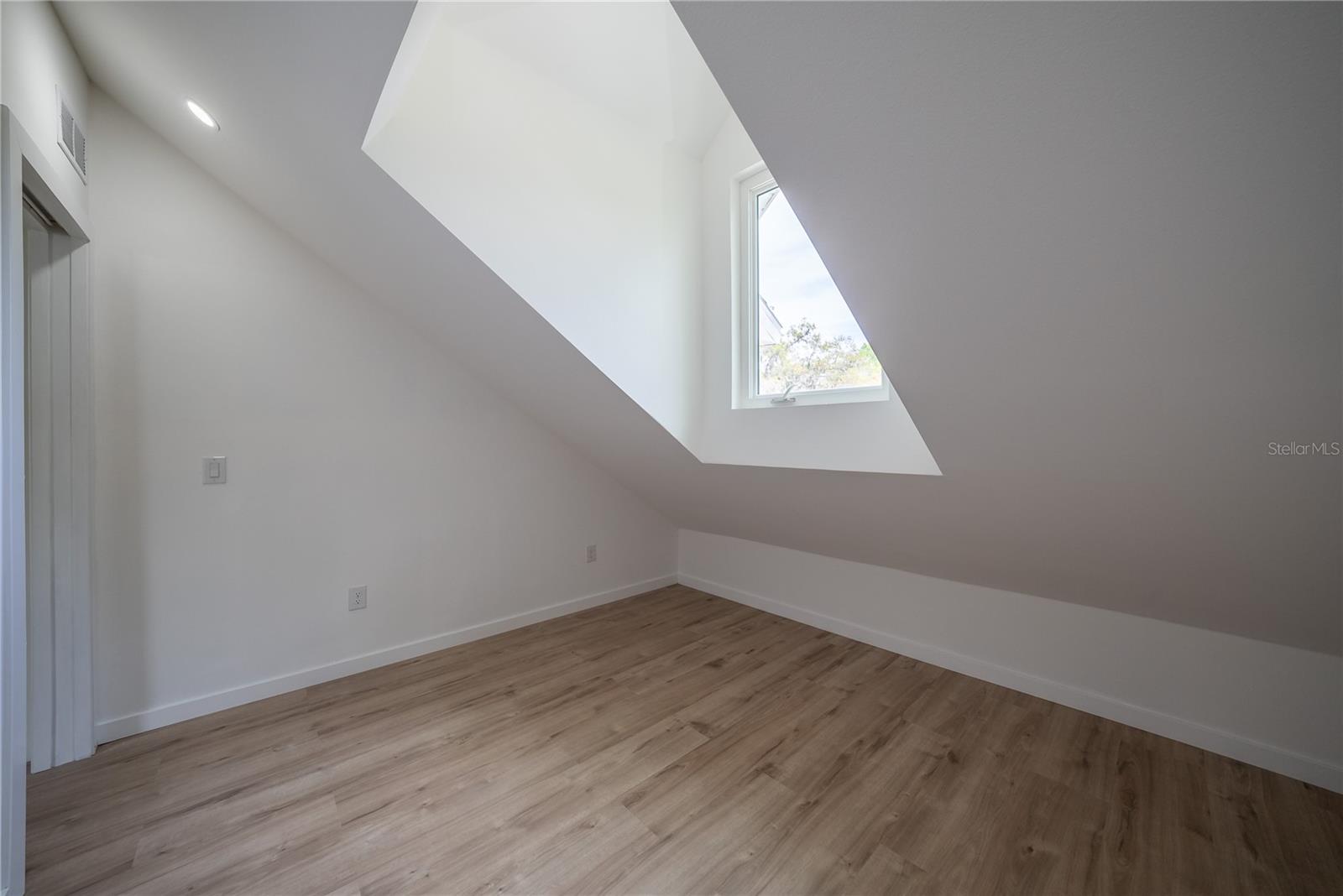 OAK VILLA REP - Residential