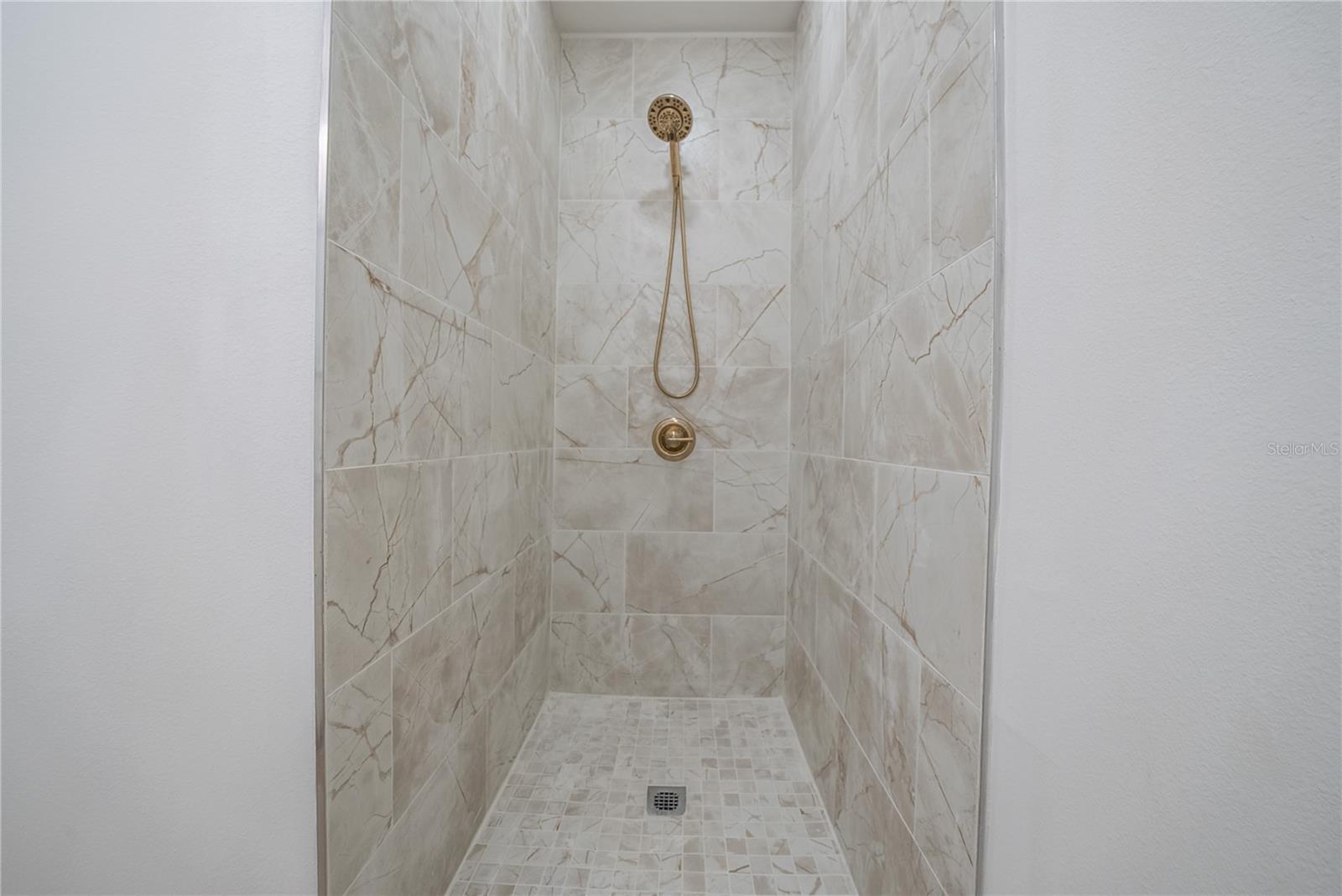 OAK VILLA REP - Residential