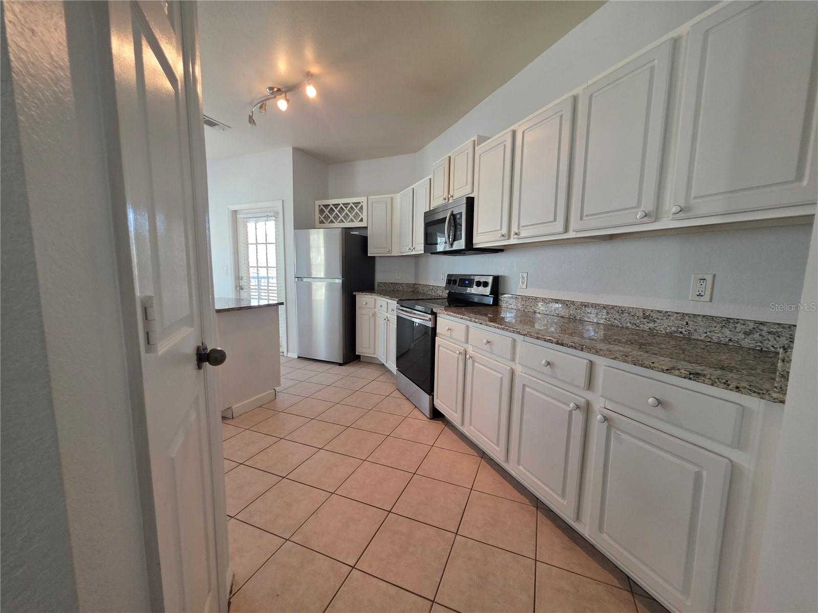 NOTTING HILL A CONDO - Residential