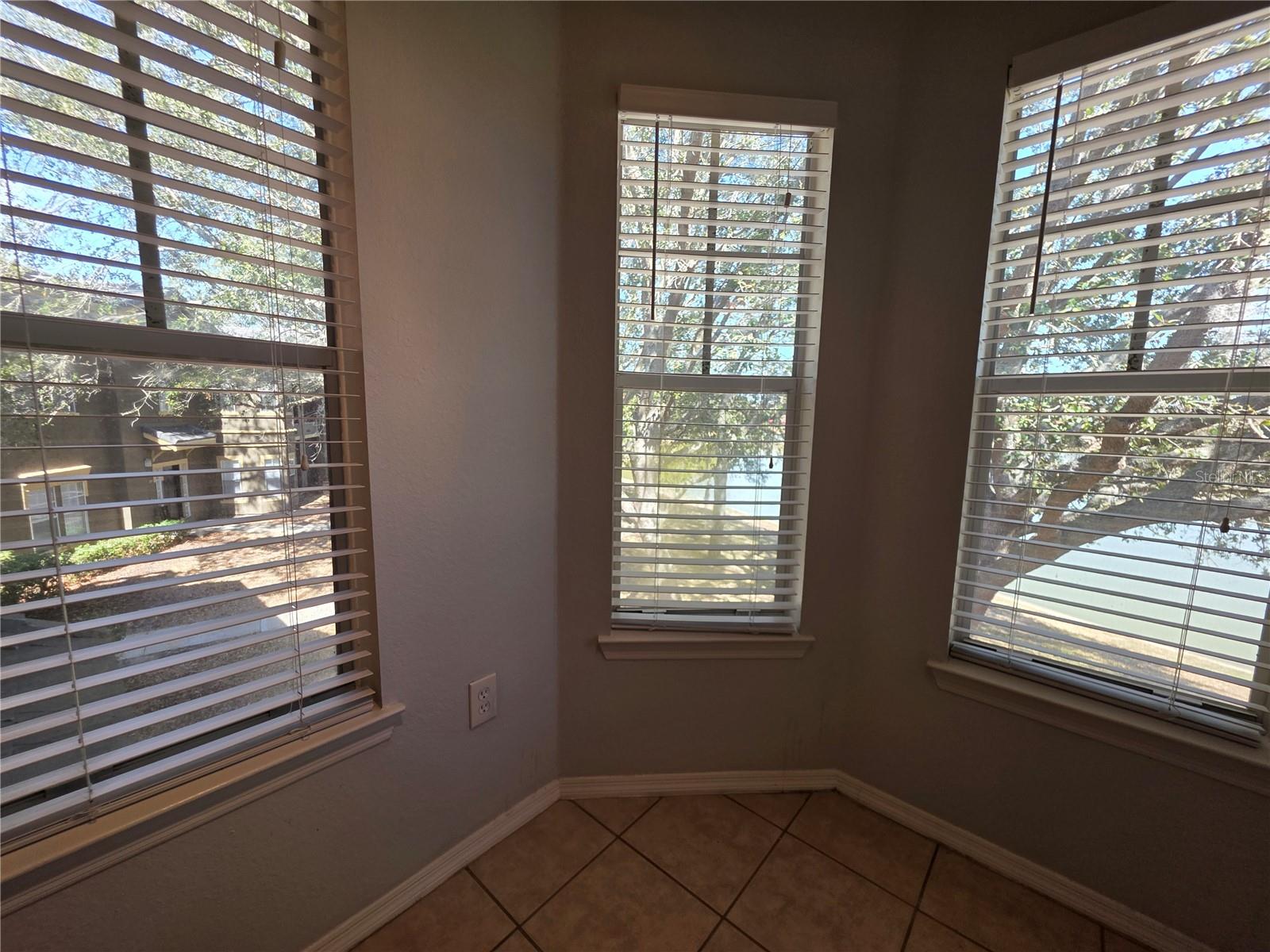 NOTTING HILL A CONDO - Residential