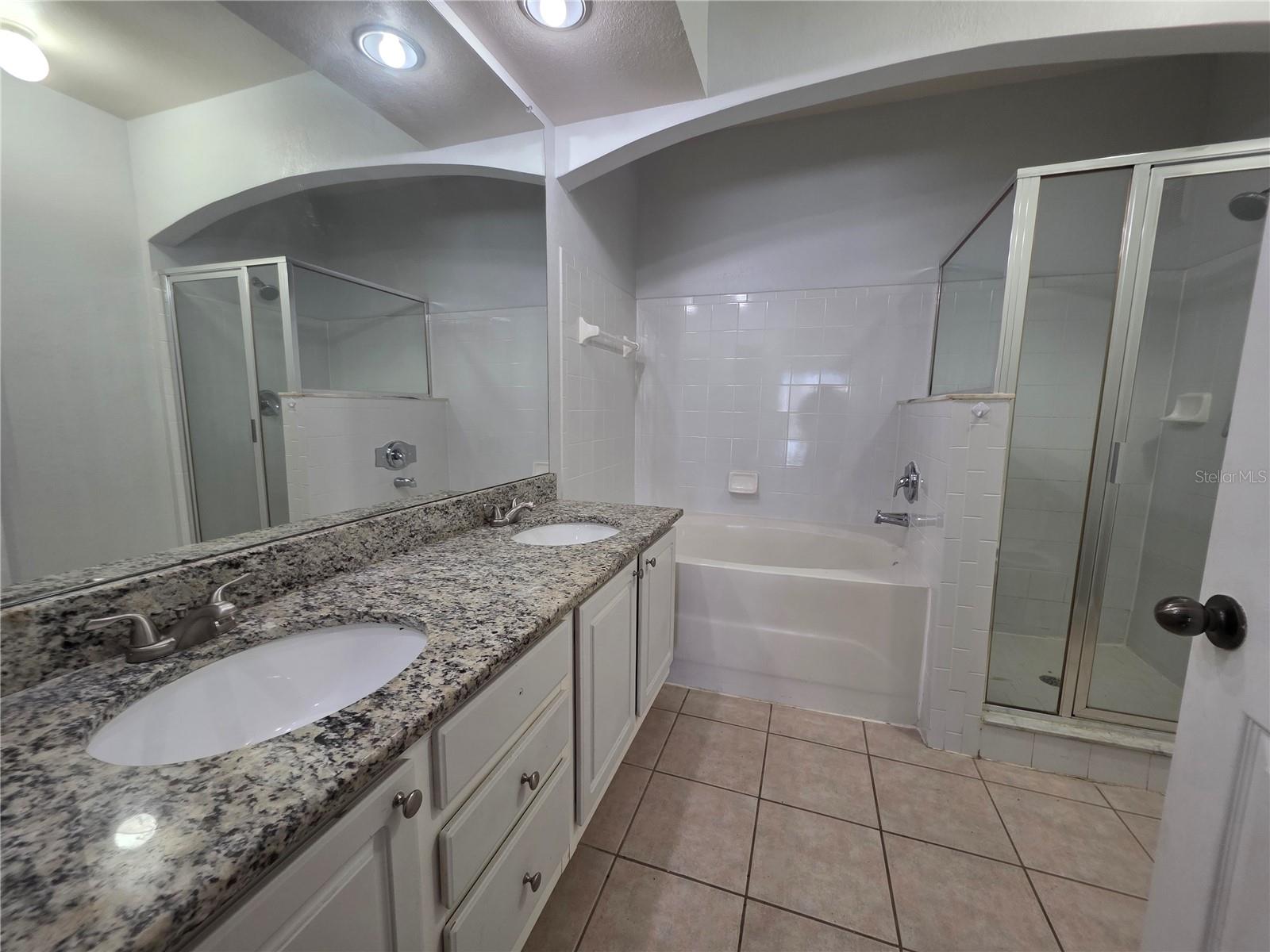 NOTTING HILL A CONDO - Residential