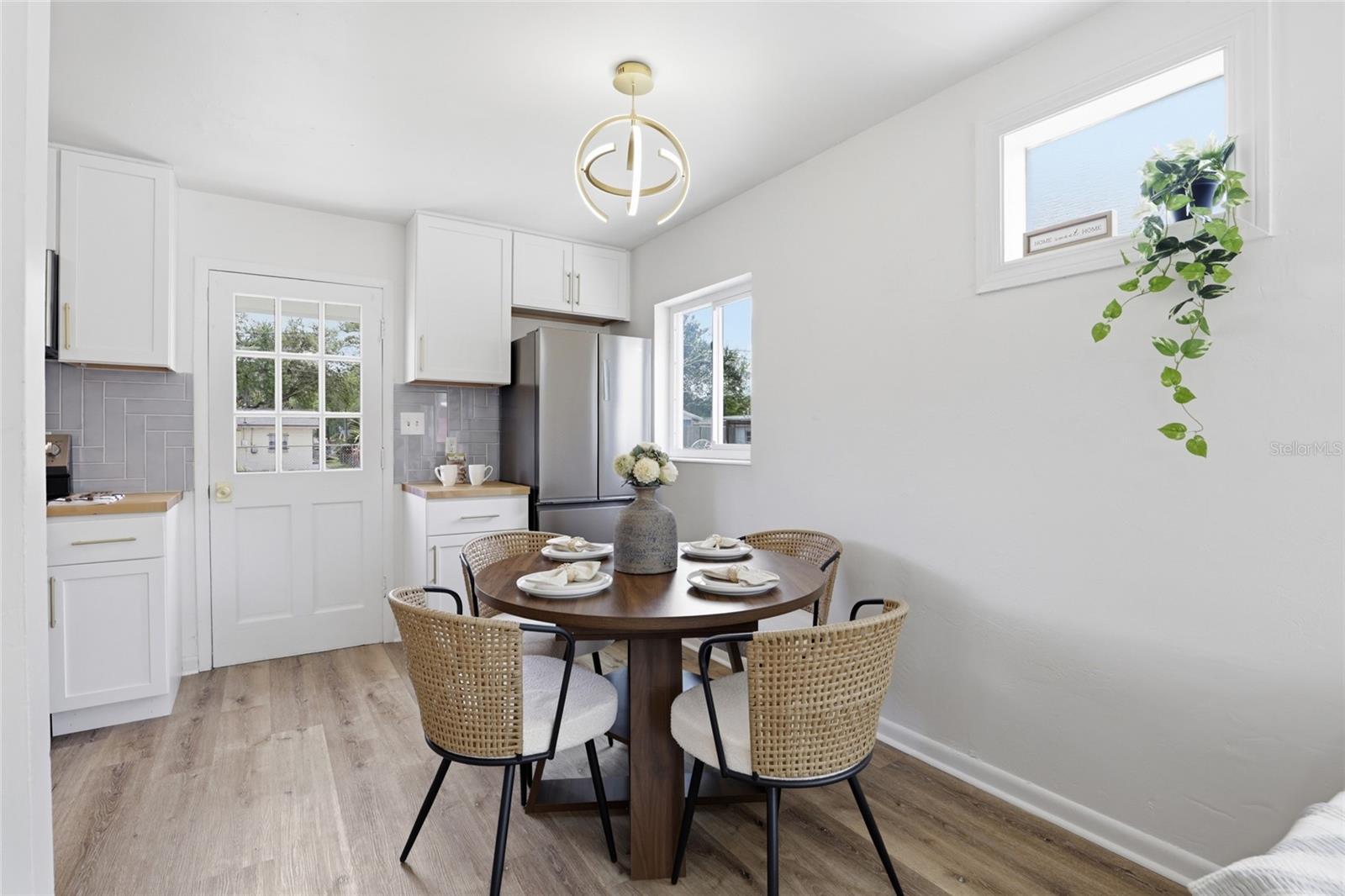 LINCOLN ESTATES - Residential