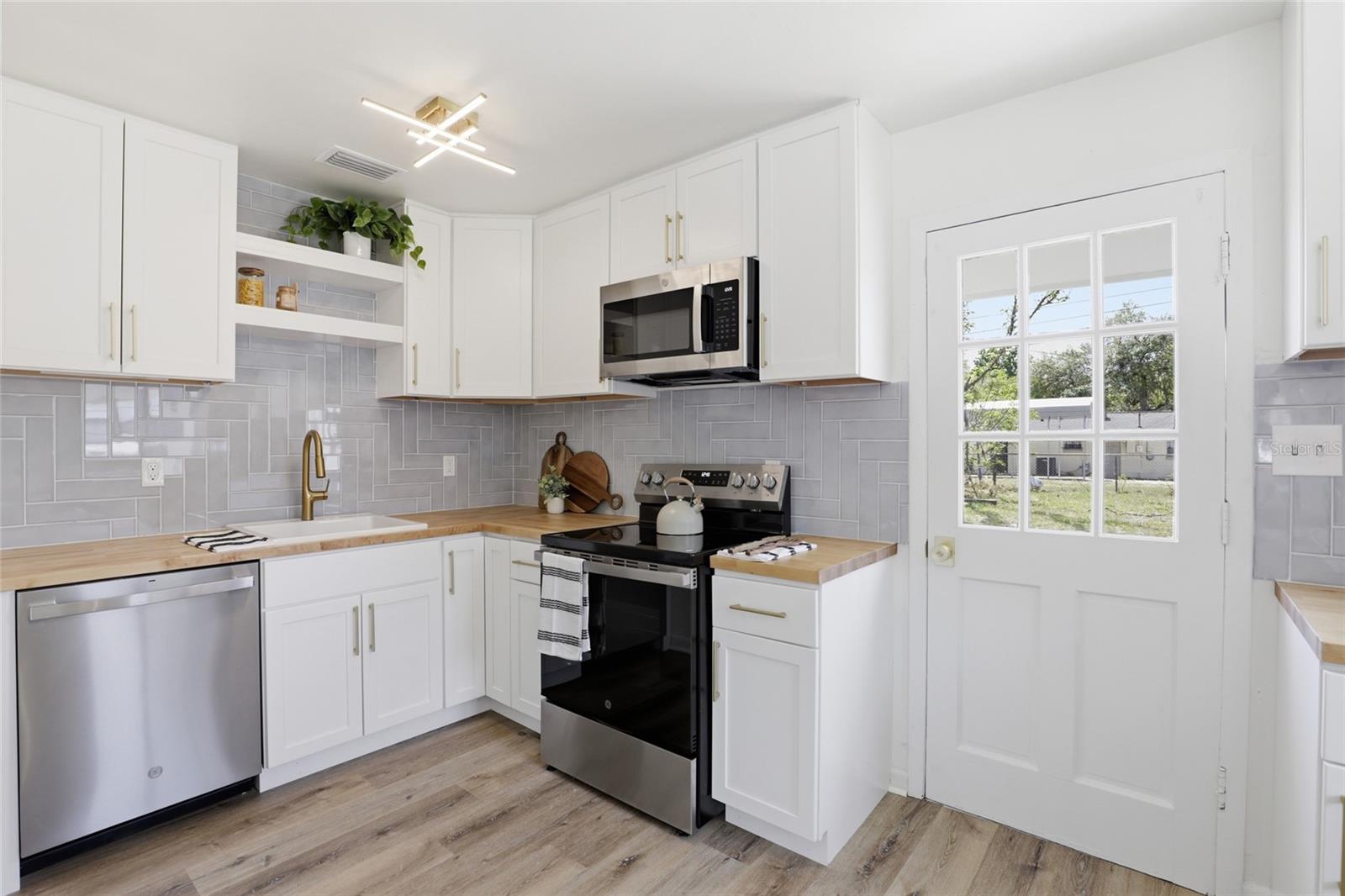 LINCOLN ESTATES - Residential