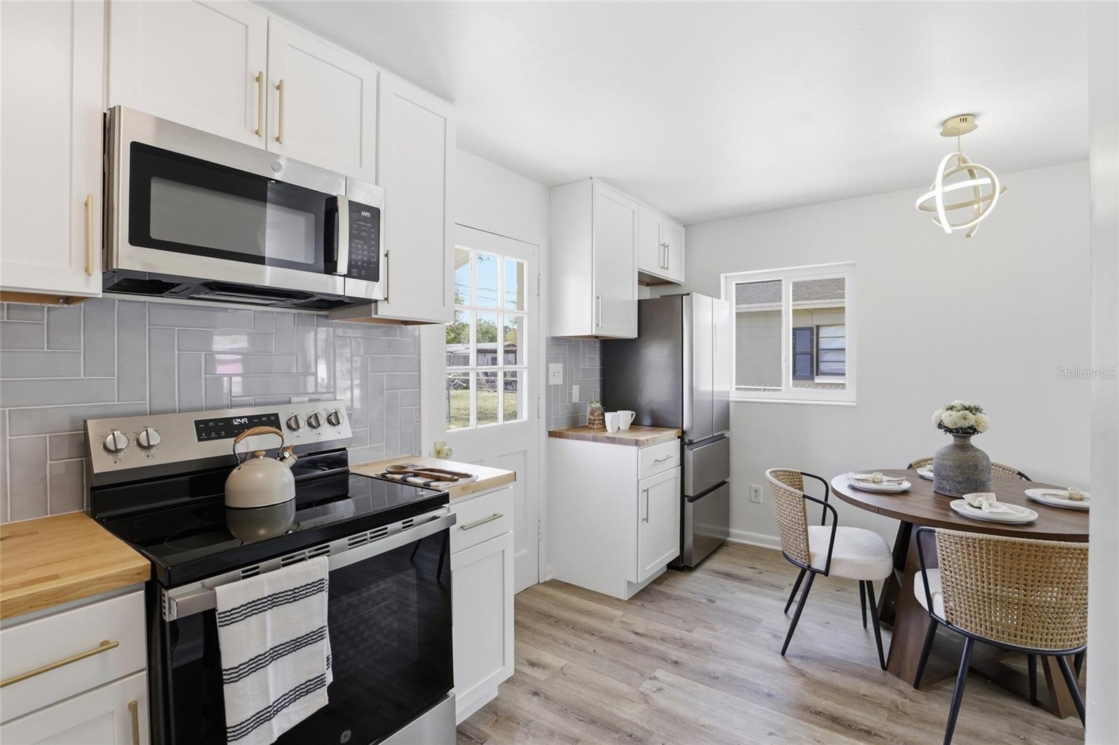 LINCOLN ESTATES - Residential