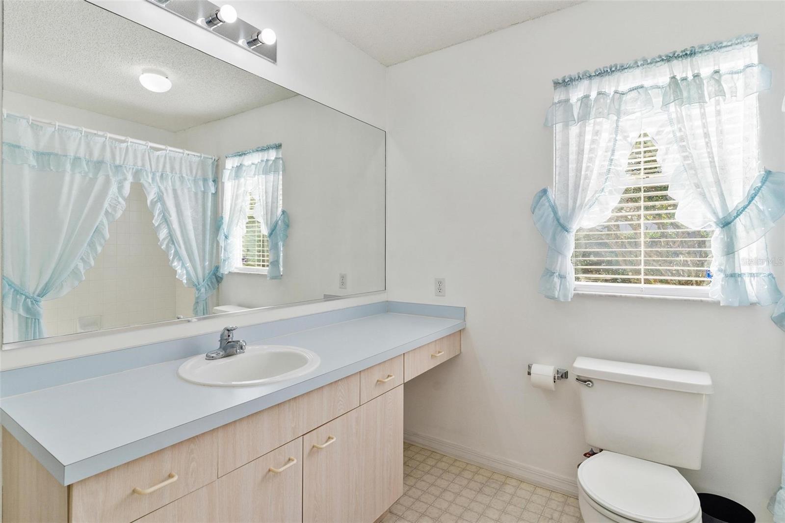 LADY LAKE ORANGE BLOSSOM GARDENS UNIT 15 - Residential