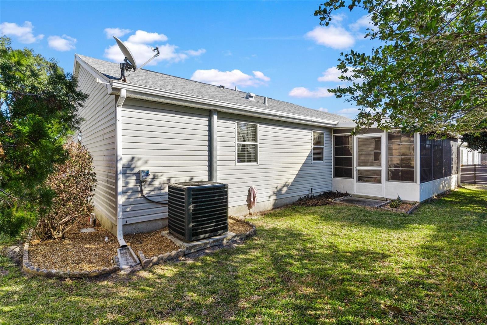 LADY LAKE ORANGE BLOSSOM GARDENS UNIT 15 - Residential