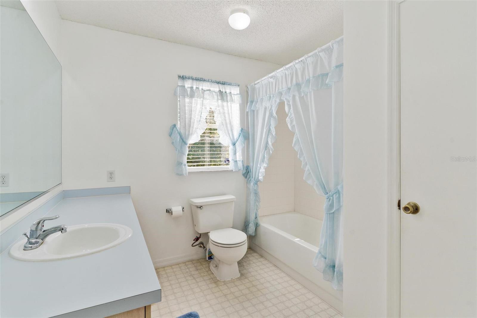 LADY LAKE ORANGE BLOSSOM GARDENS UNIT 15 - Residential