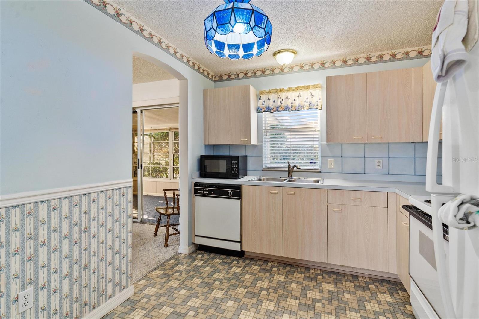 LADY LAKE ORANGE BLOSSOM GARDENS UNIT 15 - Residential